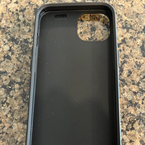 Stringberry iPhone 13 case .Pink Daisies with MagSafe Magnetic Ring. Like New. - Picture 3 of 4